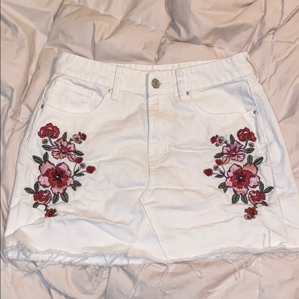 PacSun White skirt with floral print super cute!